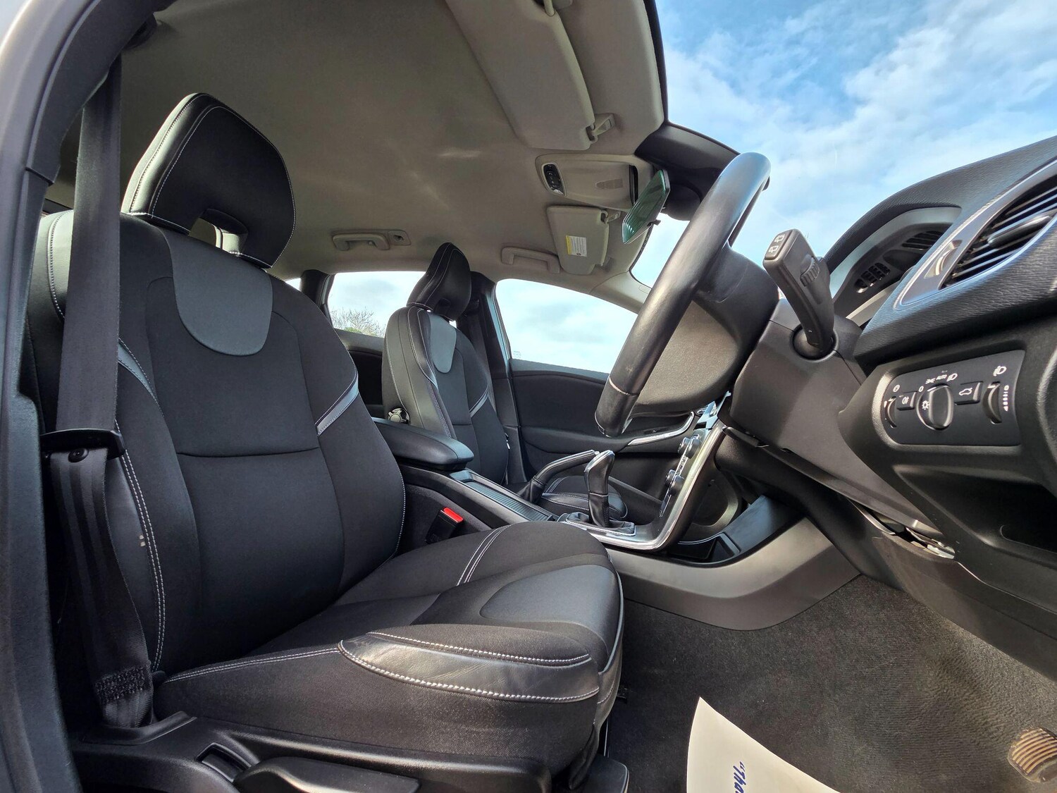 Used Volvo V40 2013 for sale - 77426104: Photo 20