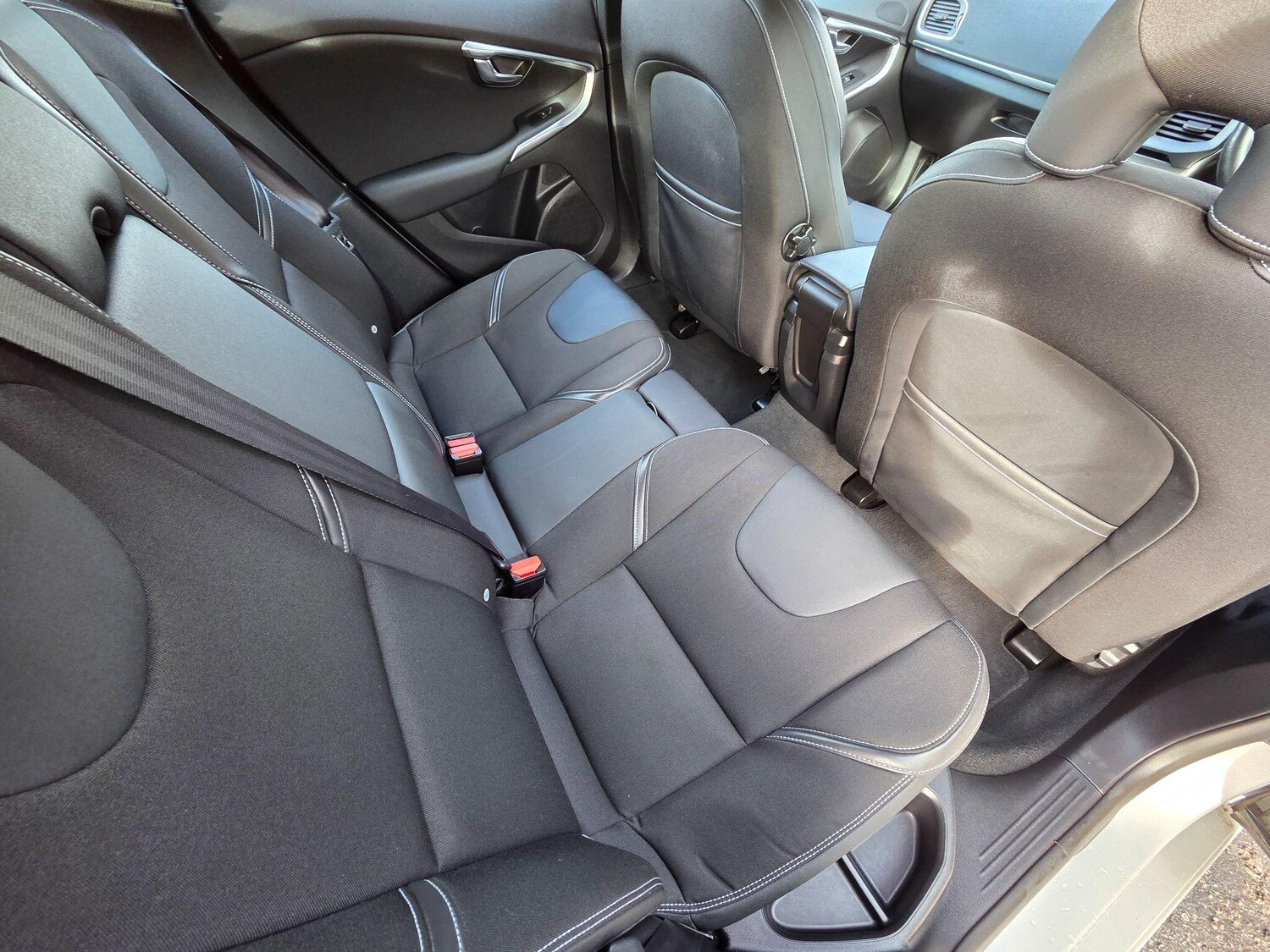 Used Volvo V40 2013 for sale - 77426104: Photo 30