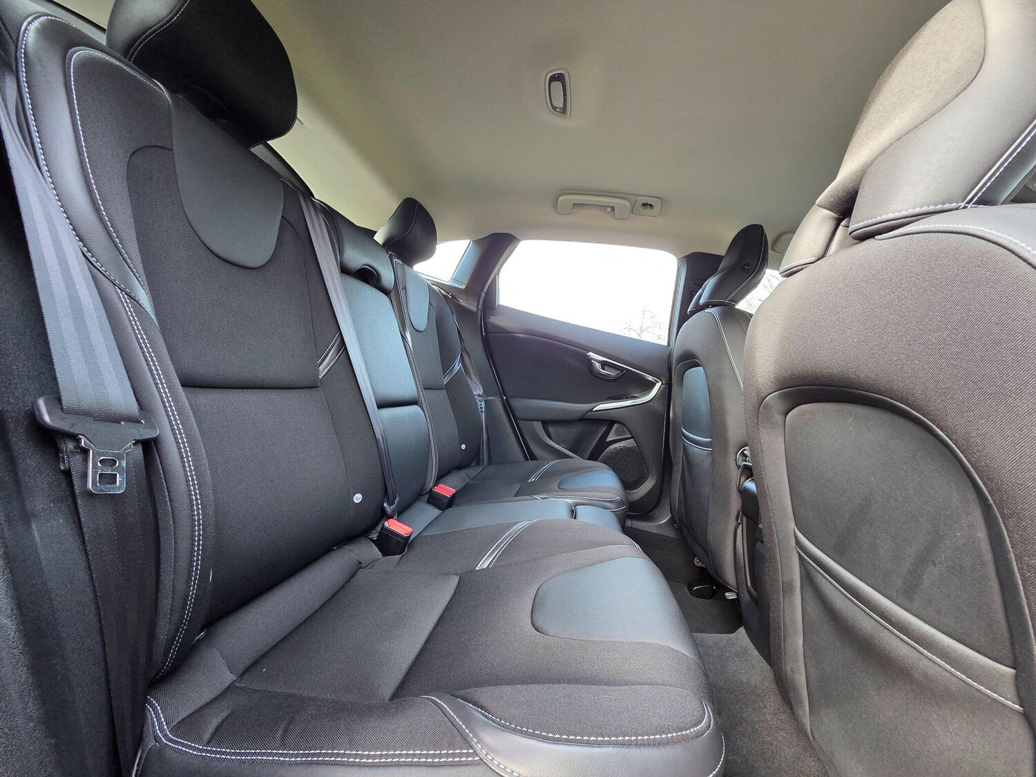 Used Volvo V40 2013 for sale - 77426104: Photo 32