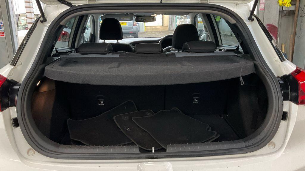 Used Hyundai i20 2015 for sale - 77143869: Photo 9