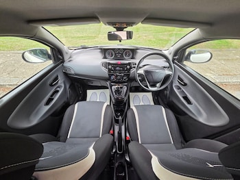 Used Chrysler Ypsilon 2014 for sale - 78934240: Photo