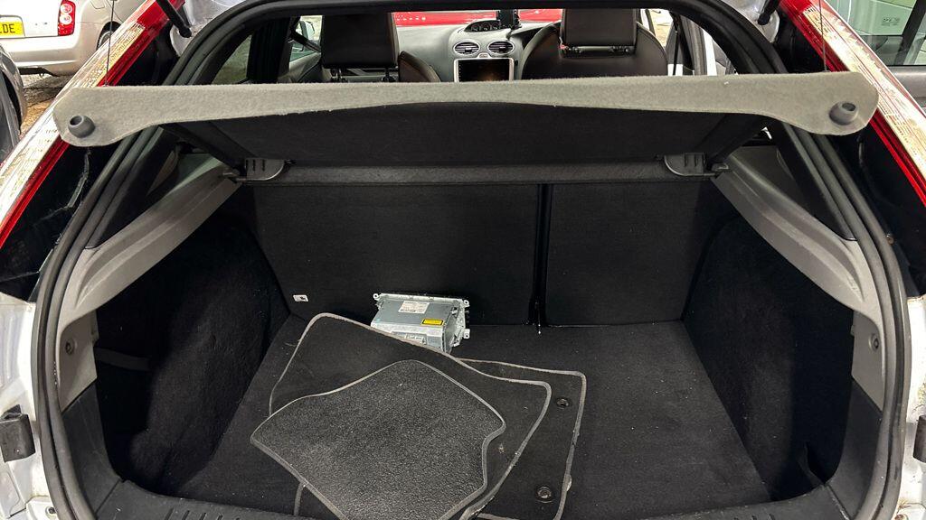 Used Ford Focus 2010 for sale - 77190649: Photo 9