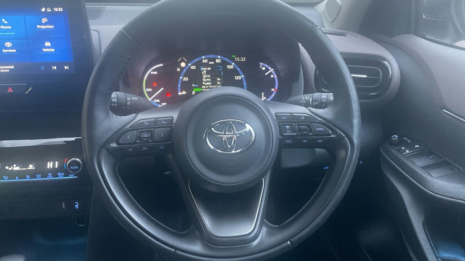 Used Toyota Yaris Cross 2023 for sale - 77363995: Photo 8