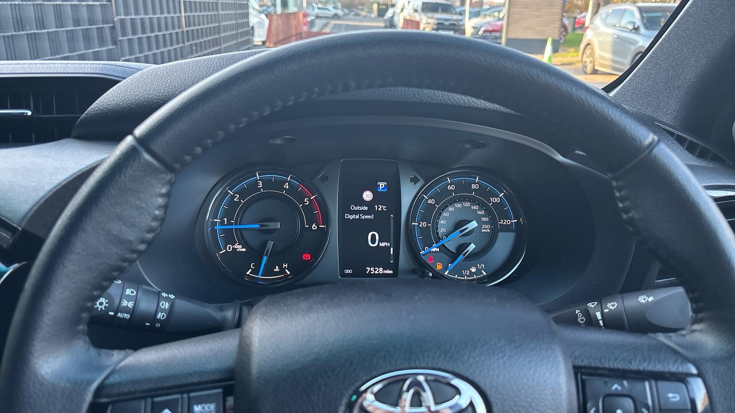 Used Toyota Hilux 2023 for sale - 77775080: Photo 9