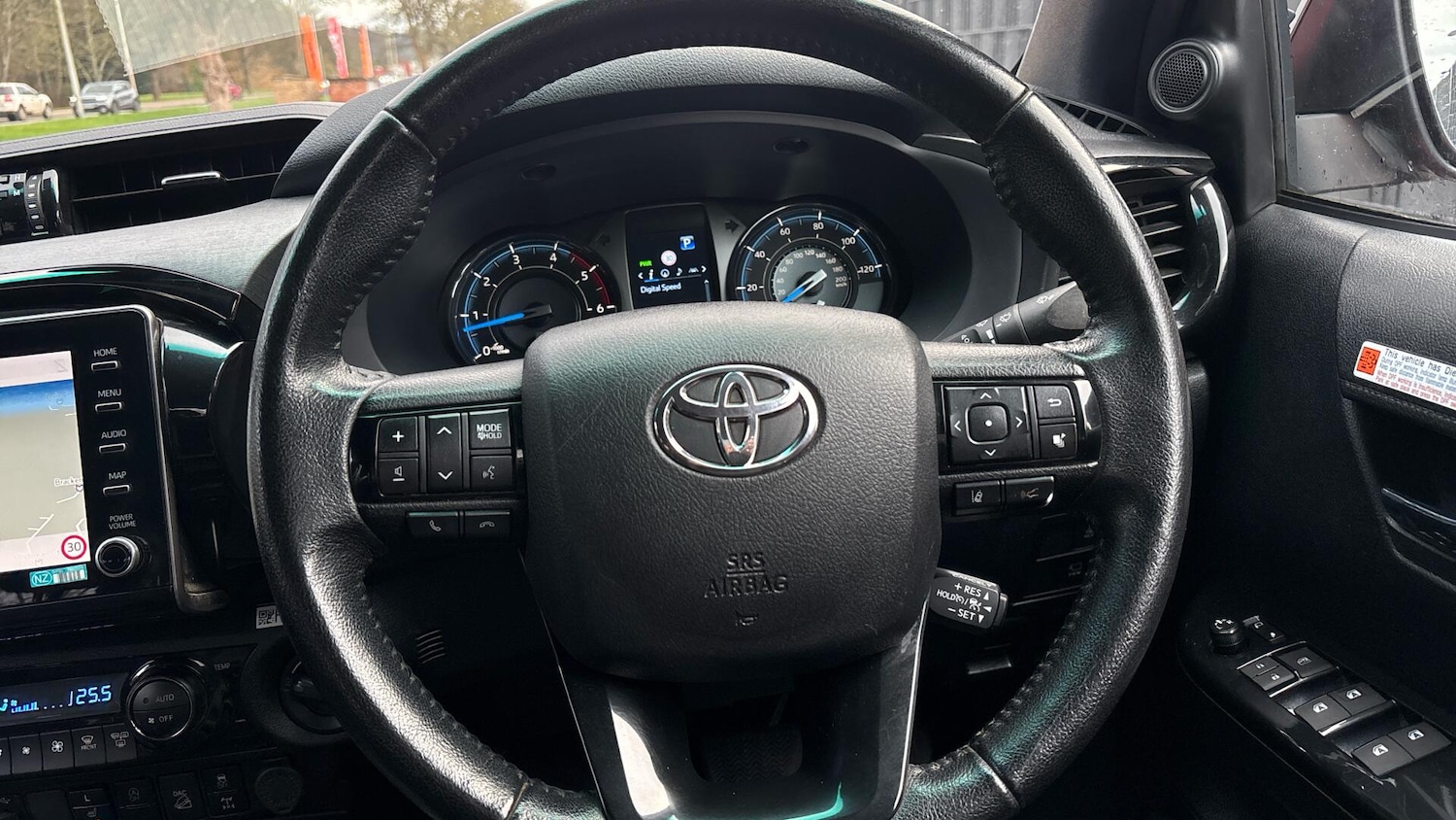 Used Toyota Hilux 2024 for sale - 77715294: Photo 8