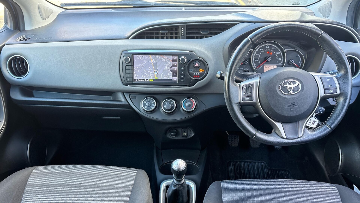 Used Toyota Yaris 2017 for sale - 76673621: Photo 5