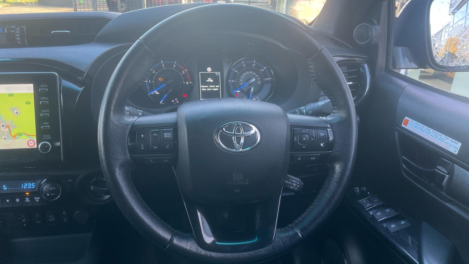 Used Toyota Hilux 2023 for sale - 77104048: Photo 6