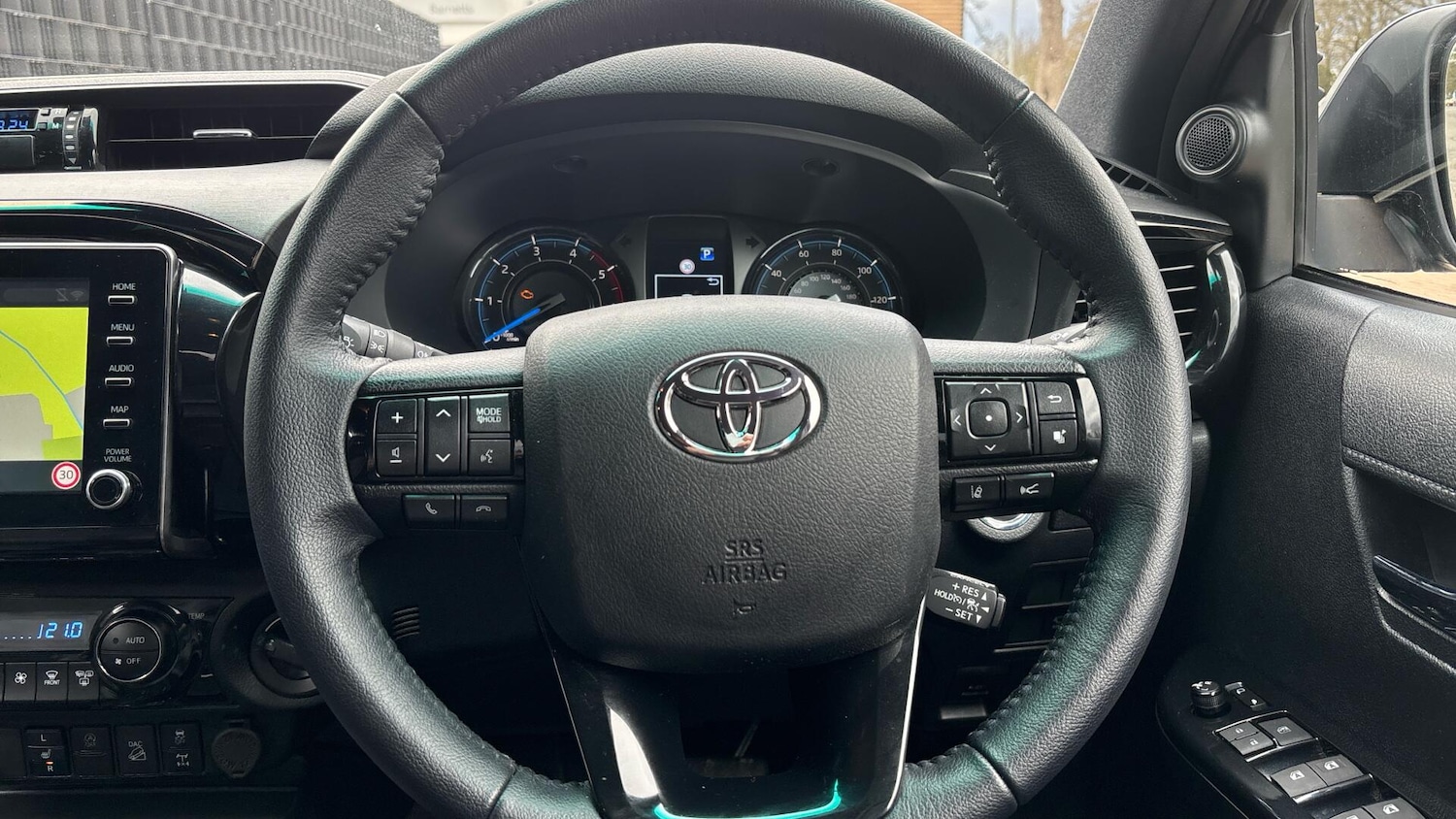 Used Toyota Hilux 2024 for sale - 77676209: Photo 8