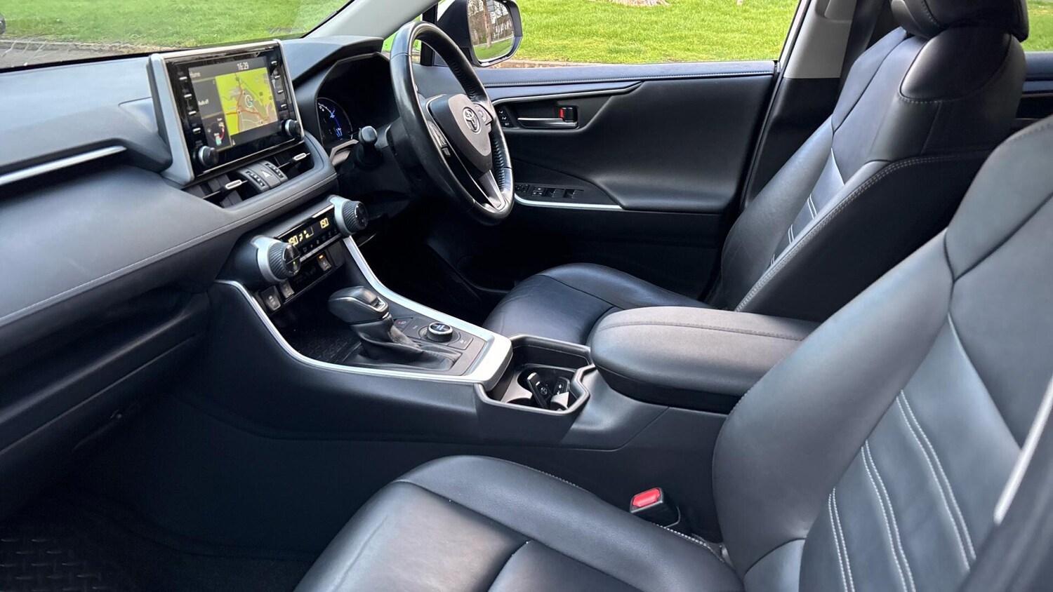 Used Toyota RAV4 2019 for sale - 77715299: Photo 10