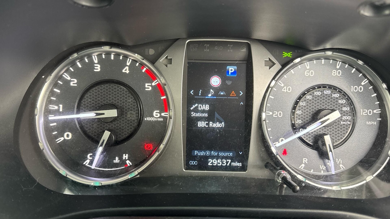 Used Toyota Hilux 2023 for sale - 77297102: Photo 9