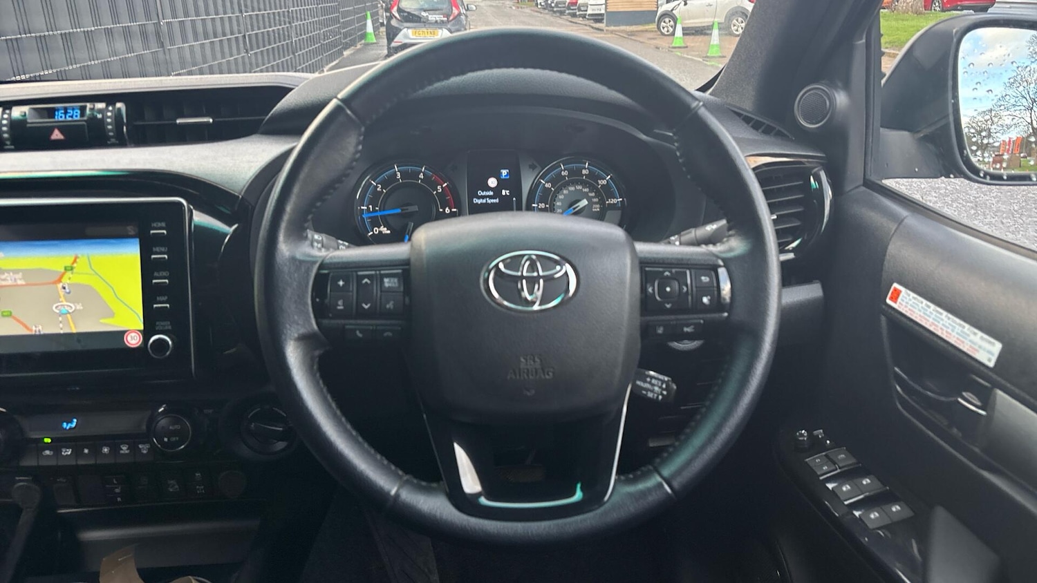 Used Toyota Hilux 2023 for sale - 77901497: Photo 8