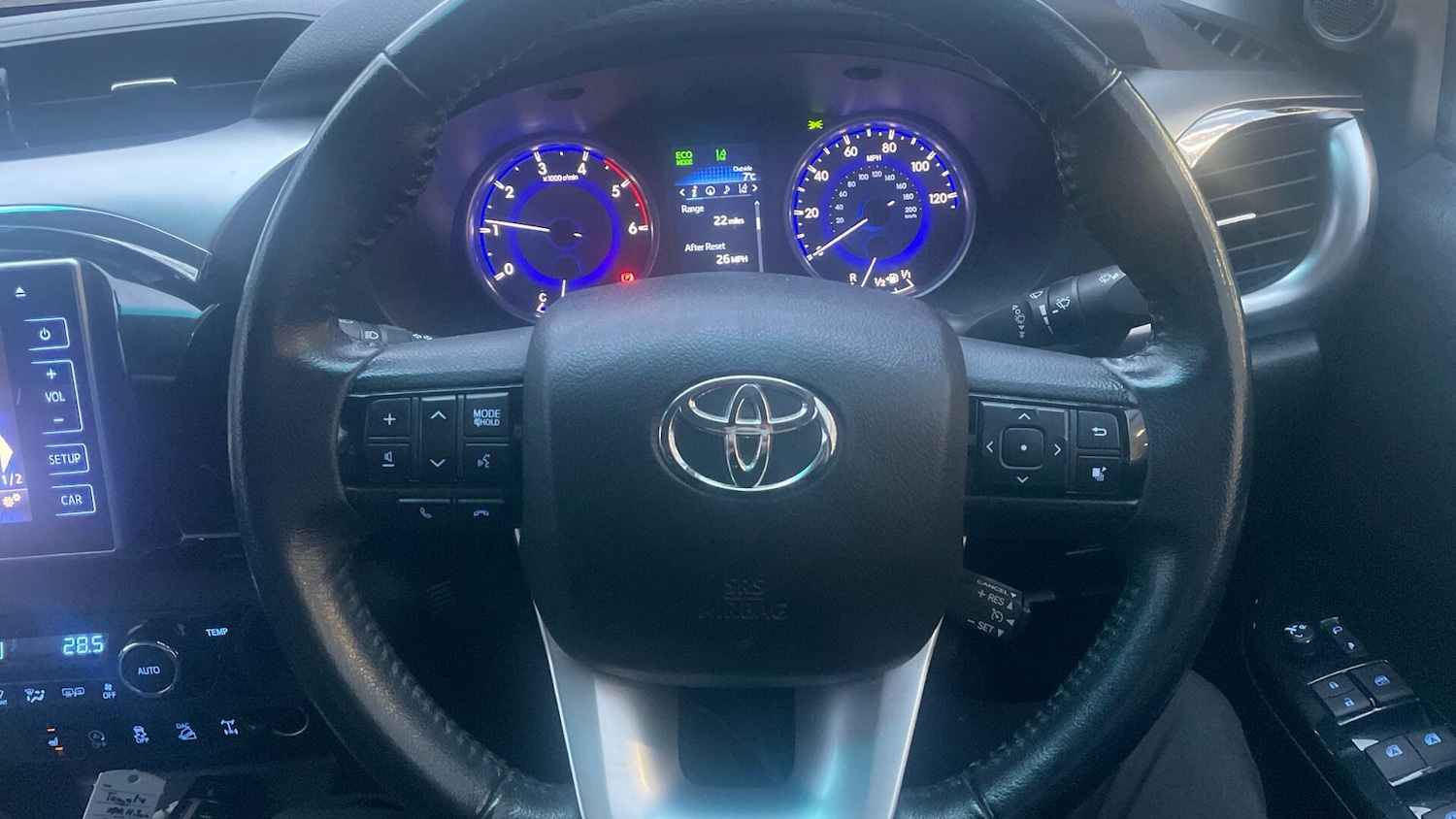Used Toyota Hilux 2018 for sale - 76859108: Photo 8