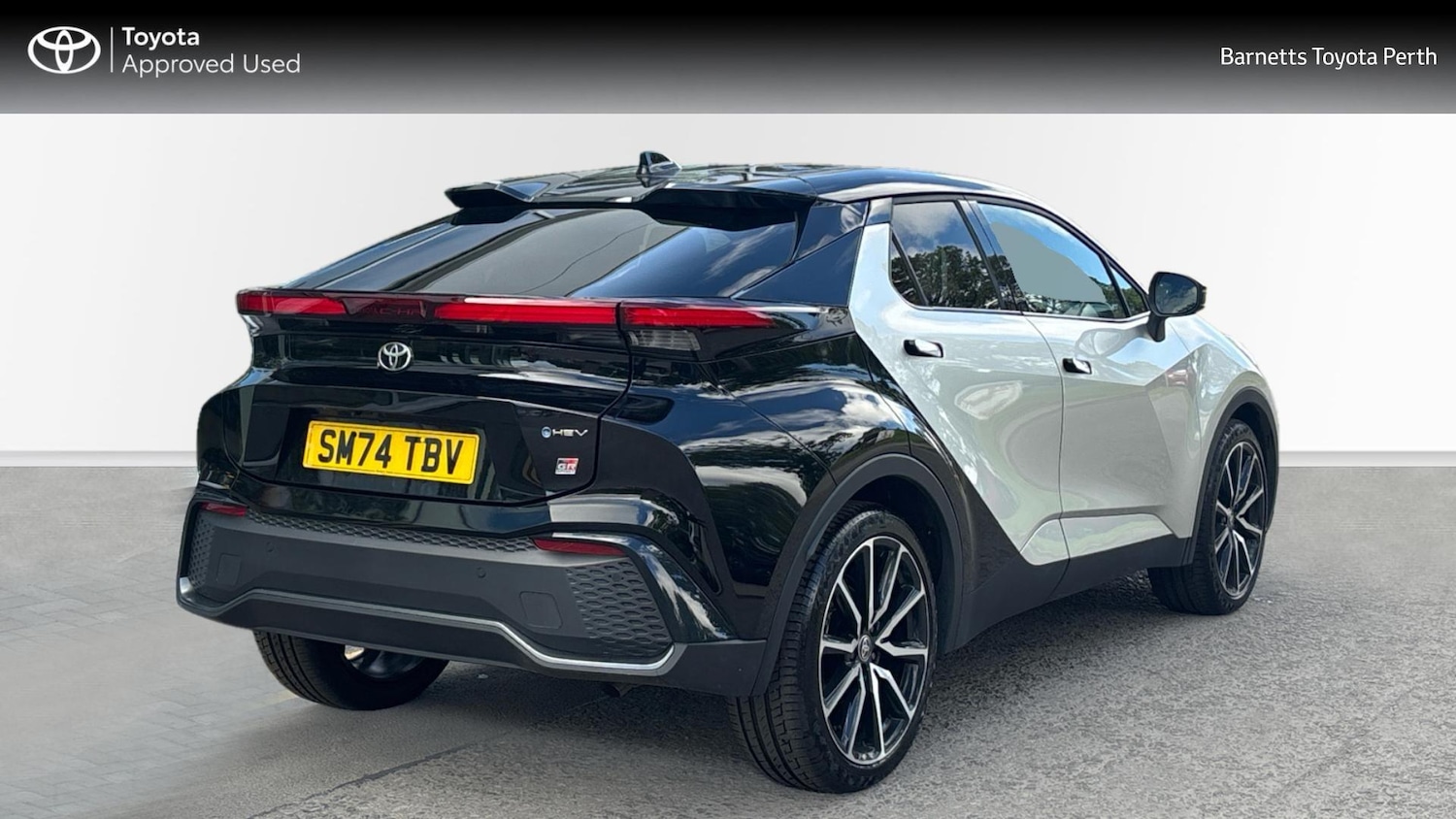 Used Toyota C-HR 2024 for sale - 76676640: Photo 2