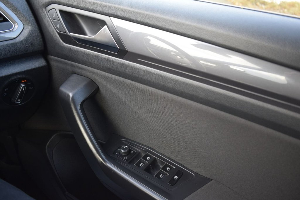 Used Volkswagen T-Roc 2021 for sale - 76686582: Photo 21