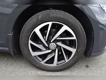 Used Volkswagen Golf 2019 for sale - 79574331: Photo