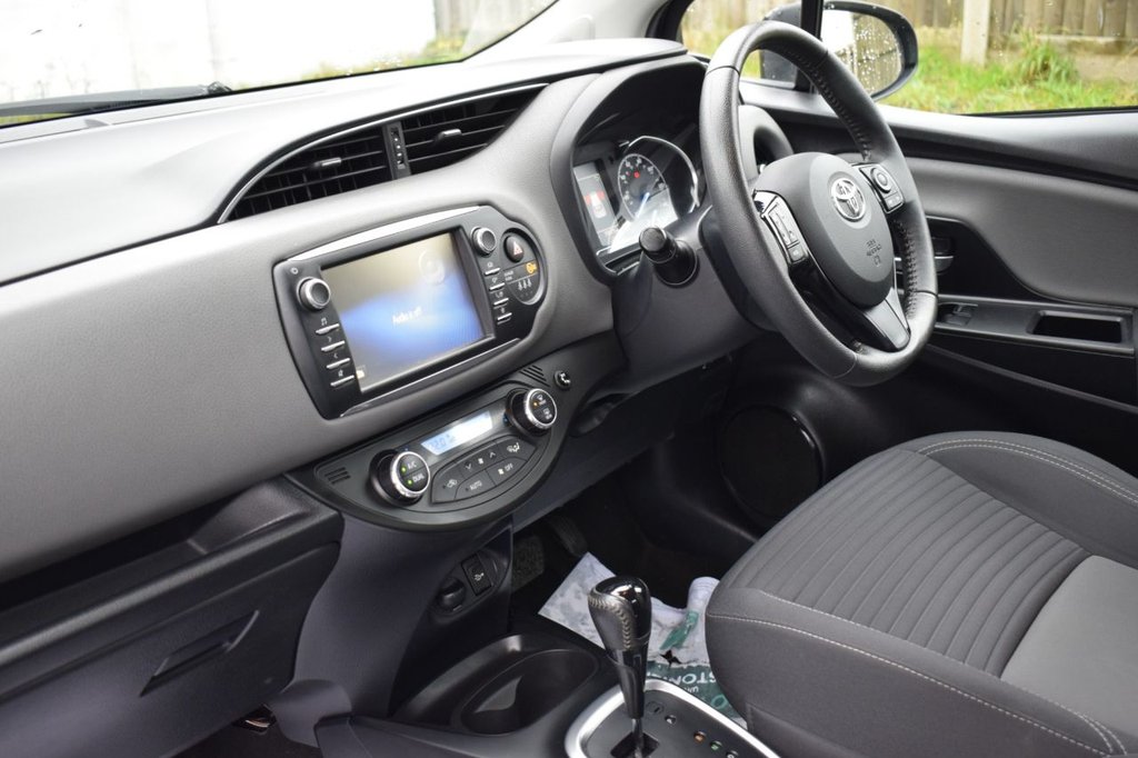 Used Toyota Yaris 2018 for sale - 76660174: Photo 12