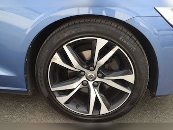 Used Volvo V60 2019 for sale - 78315522: Photo