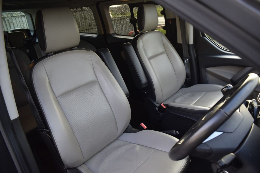 Used Ford Tourneo Custom 2017 for sale - 76783674: Photo 8