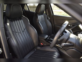 Used Peugeot 2008 2021 for sale - 76660188: Photo