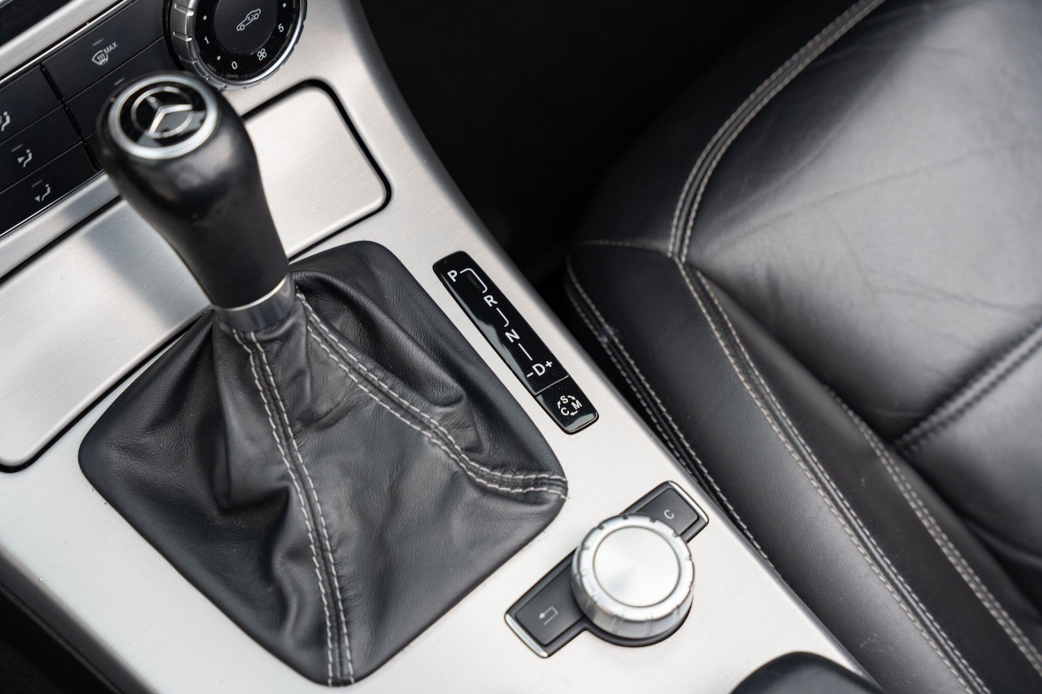 Used Mercedes-Benz SLK 2012 for sale - 77904323: Photo 9