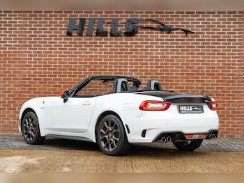 Used Abarth 124 Spider 2016 for sale - 78098388: Photo