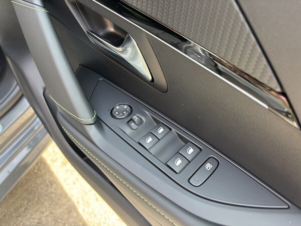 Used Peugeot E-208 2025 for sale - 75773620: Photo 30