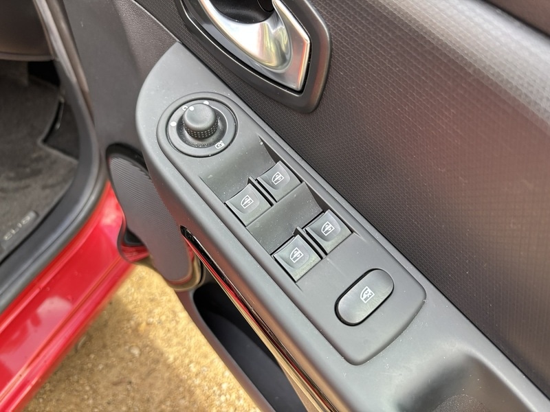 Used Renault Clio 2016 for sale - 76364453: Photo 26