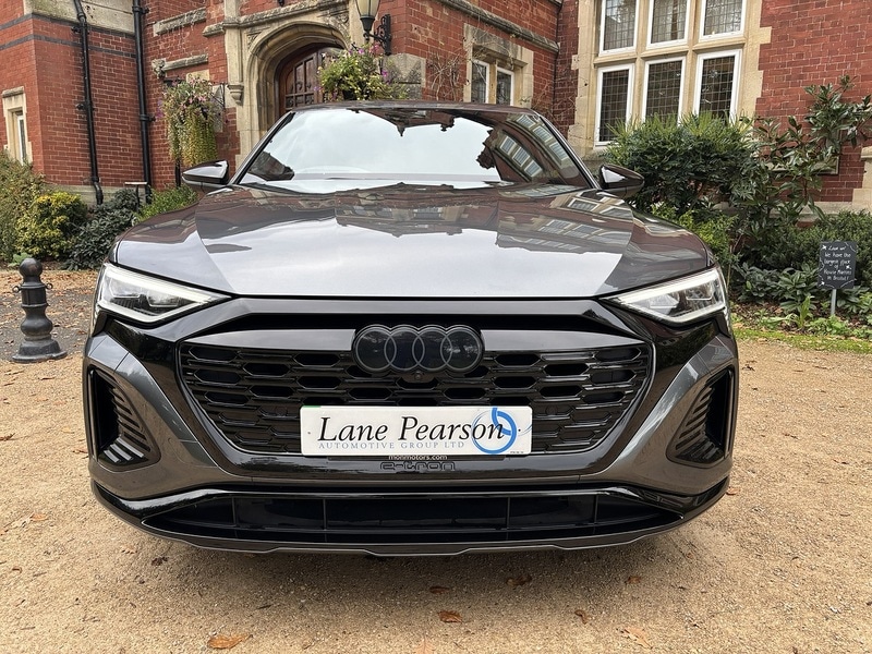 Used Audi Q8 2023 for sale - 76357088: Photo 2