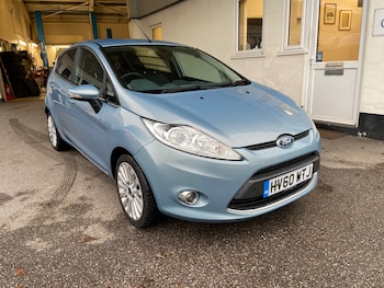 2010 (60) - 1.6 Titanium 5dr