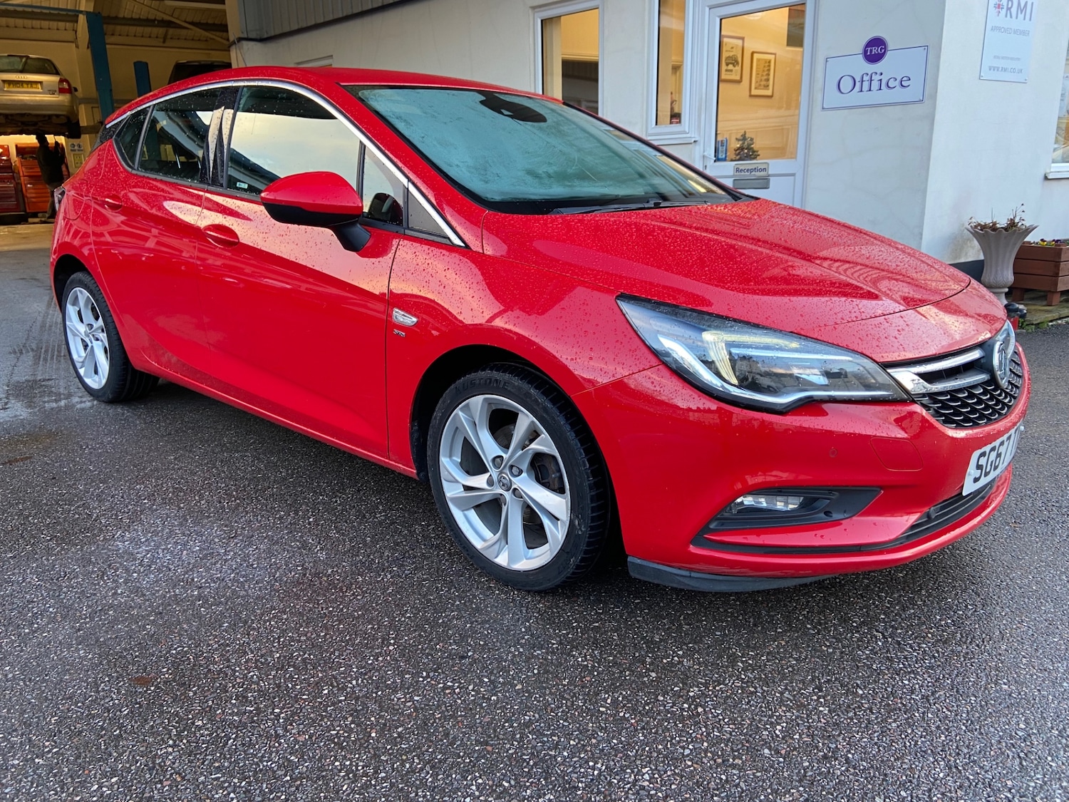 Used Vauxhall Astra 2017 for sale - 76879615: Photo 2
