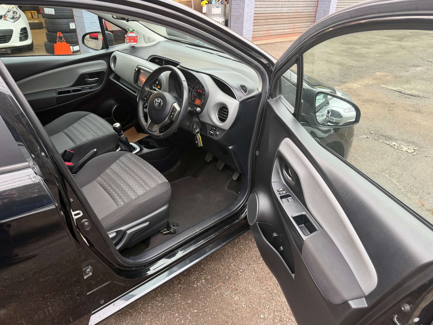 Used Toyota Yaris 2016 for sale - 76635781: Photo 13