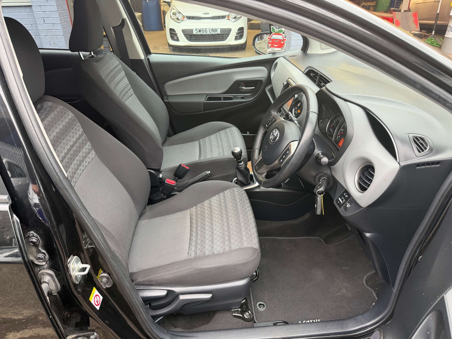 Used Toyota Yaris 2016 for sale - 76635781: Photo 14