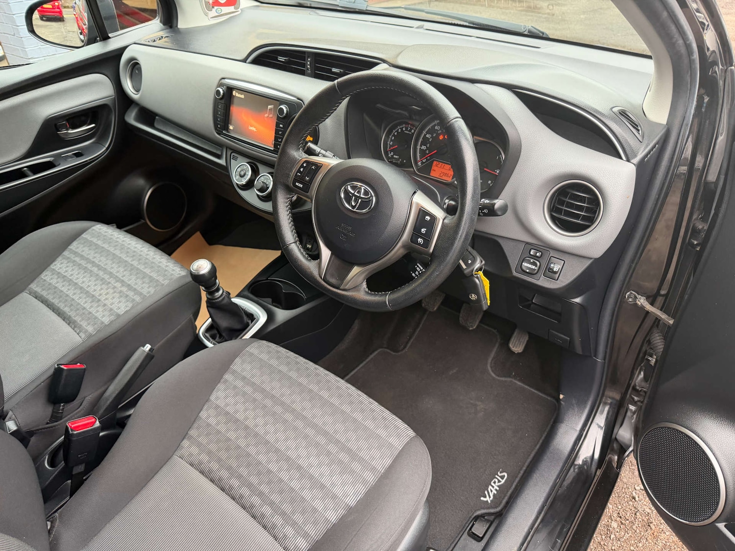 Used Toyota Yaris 2016 for sale - 76635781: Photo 15