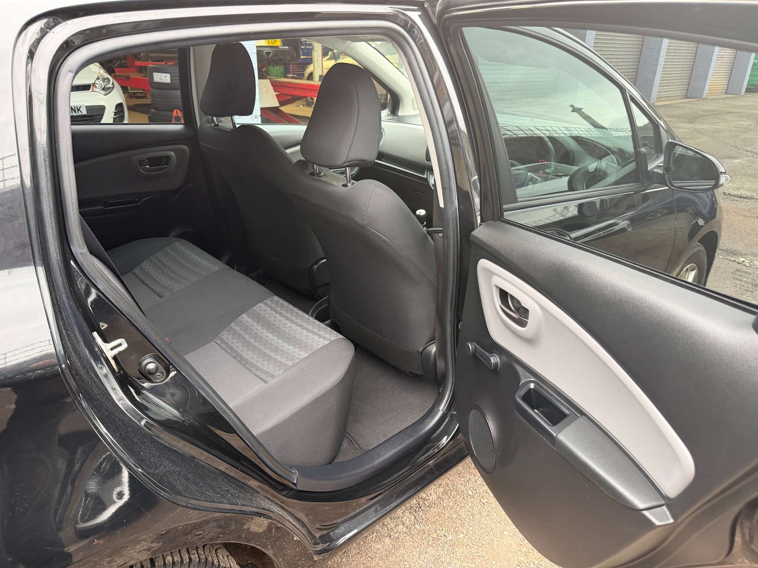 Used Toyota Yaris 2016 for sale - 76635781: Photo 18