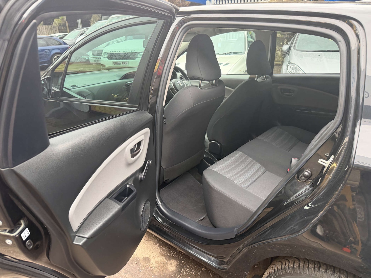 Used Toyota Yaris 2016 for sale - 76635781: Photo 23