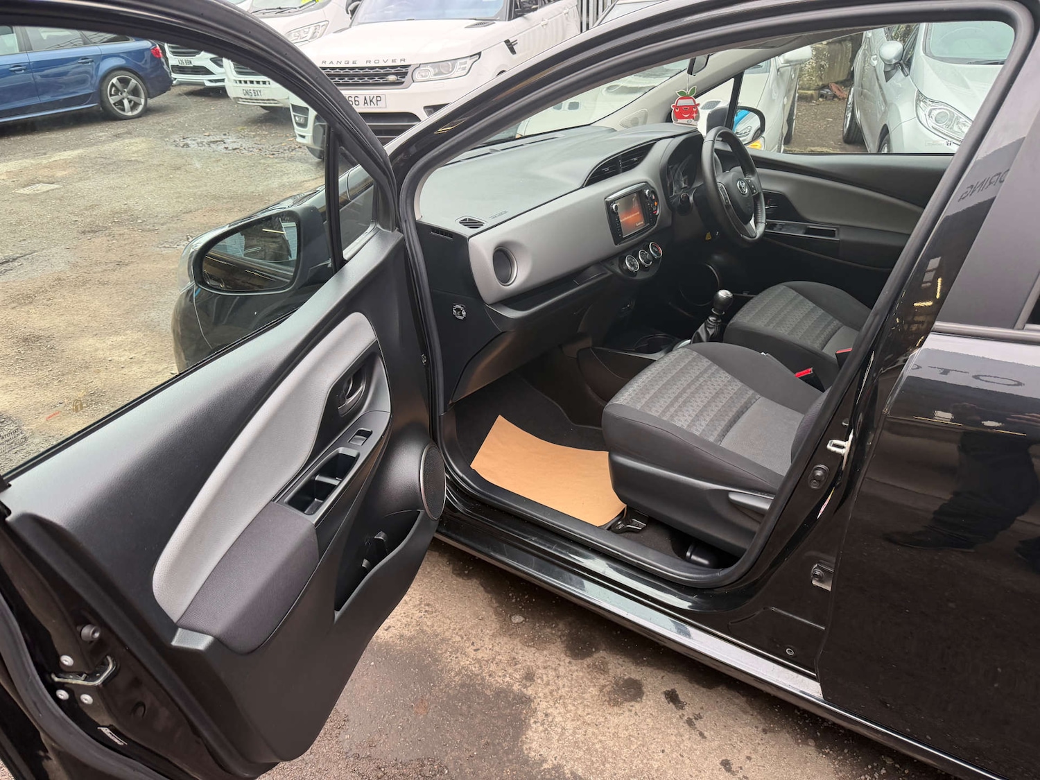 Used Toyota Yaris 2016 for sale - 76635781: Photo 26