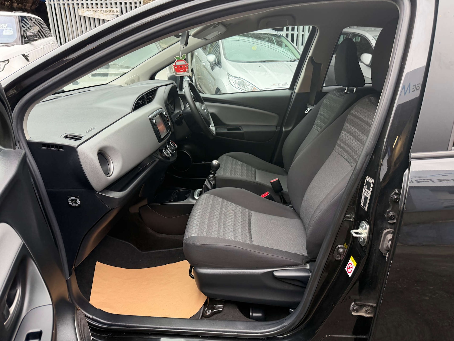 Used Toyota Yaris 2016 for sale - 76635781: Photo 27