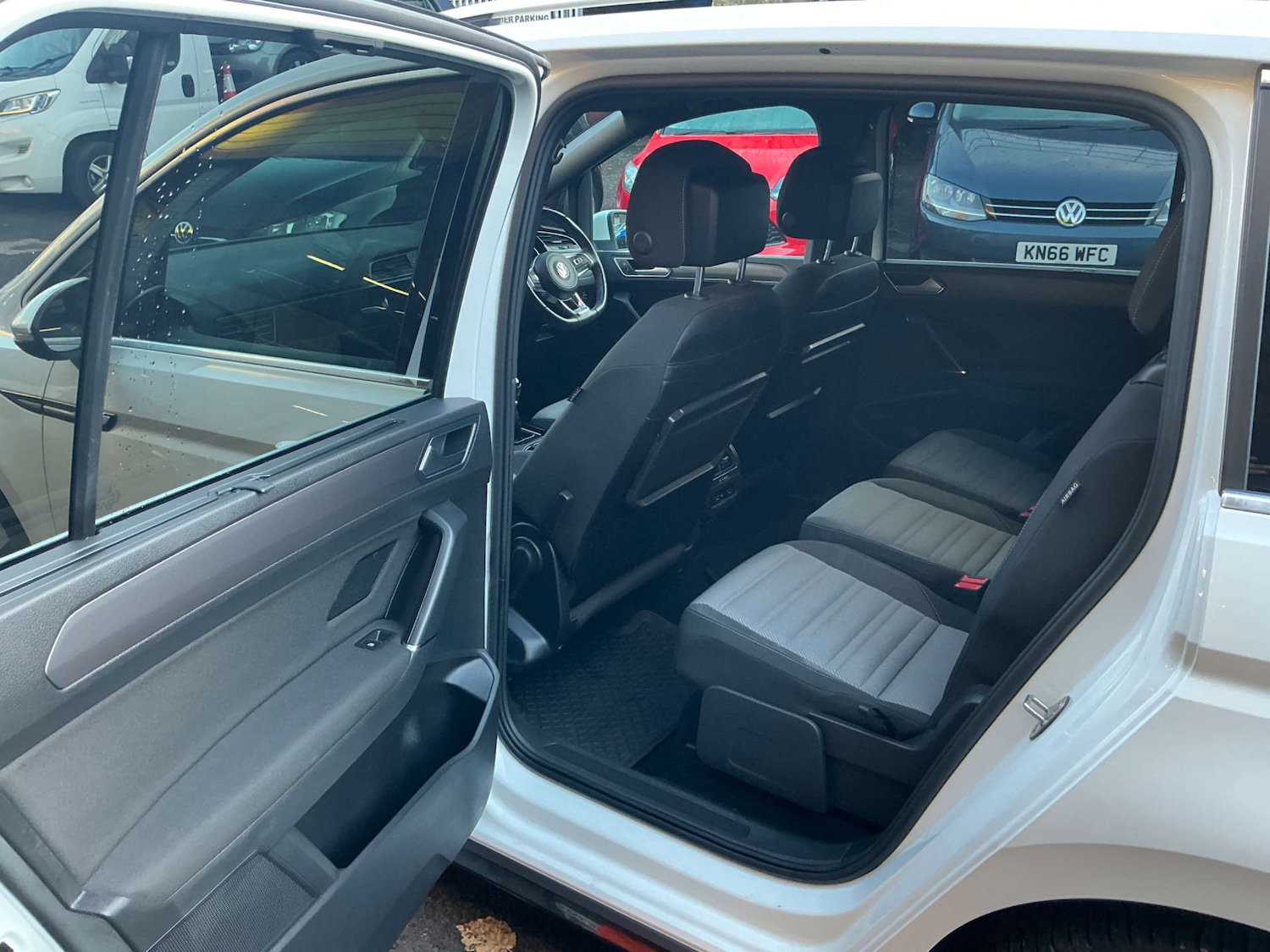 Used Volkswagen Touran 2018 for sale - 76606068: Photo 23