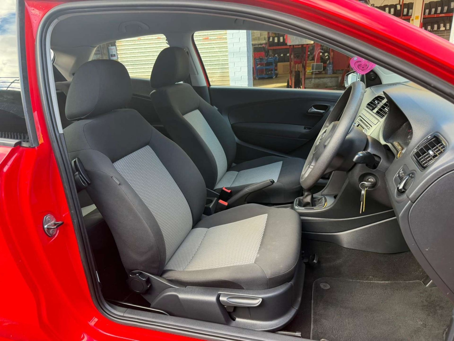 Used Volkswagen Polo 2011 for sale - 77841739: Photo 15