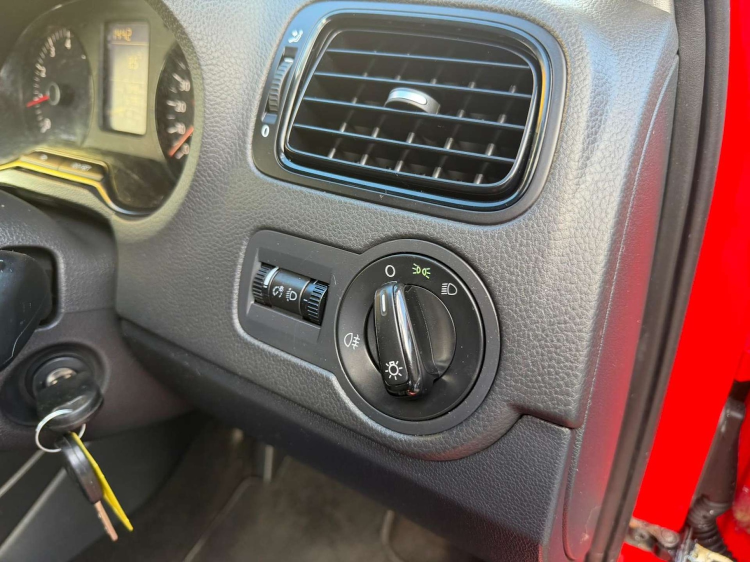 Used Volkswagen Polo 2011 for sale - 77841739: Photo 28