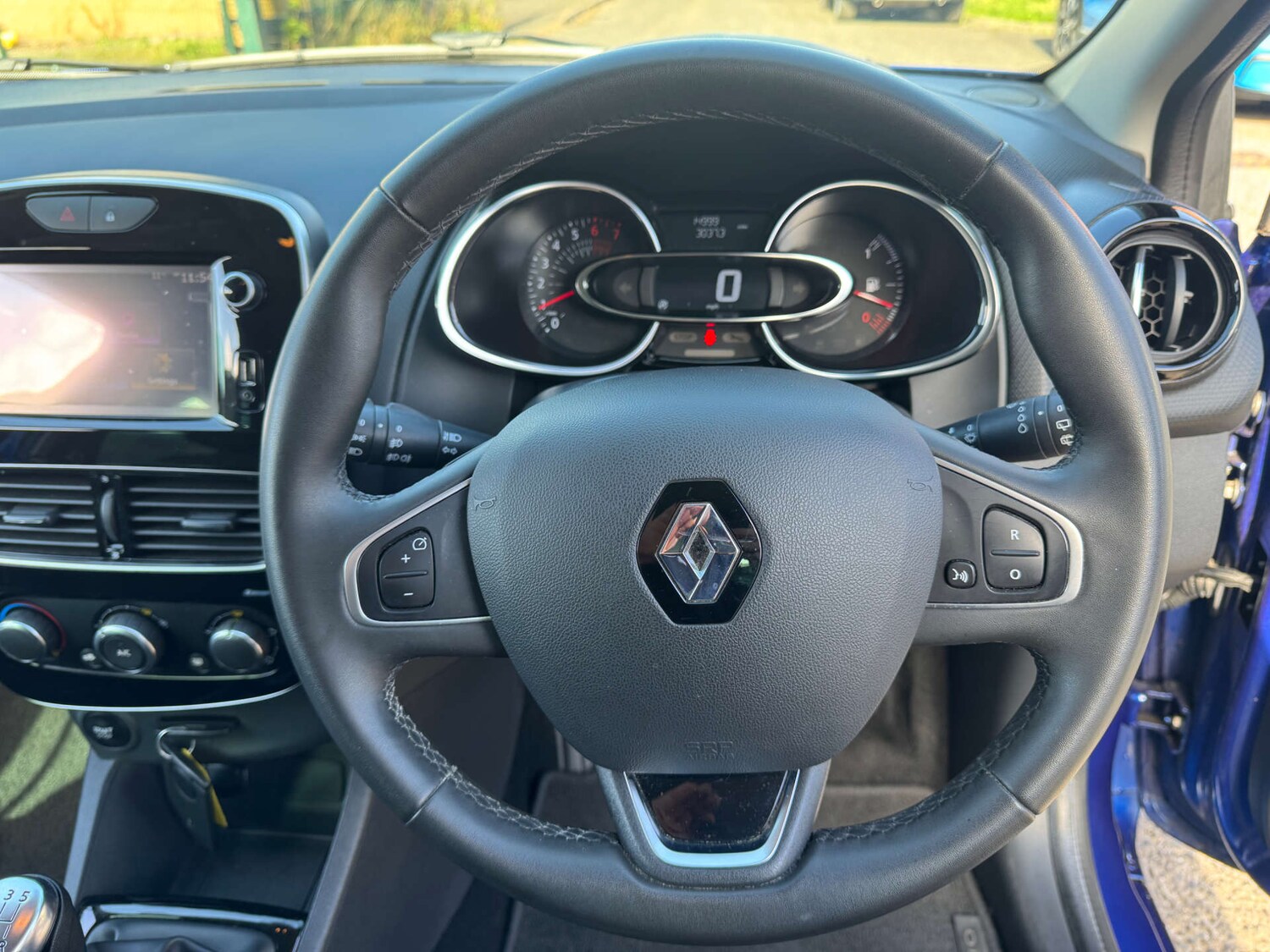 Used Renault Clio 2018 for sale - 76041526: Photo 25