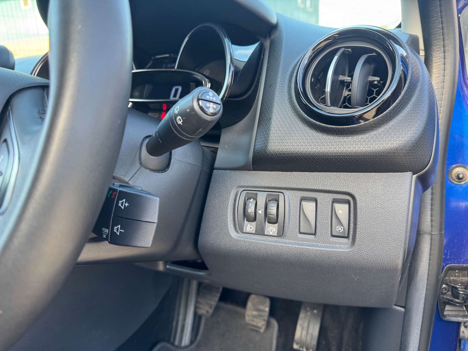 Used Renault Clio 2018 for sale - 76041526: Photo 29