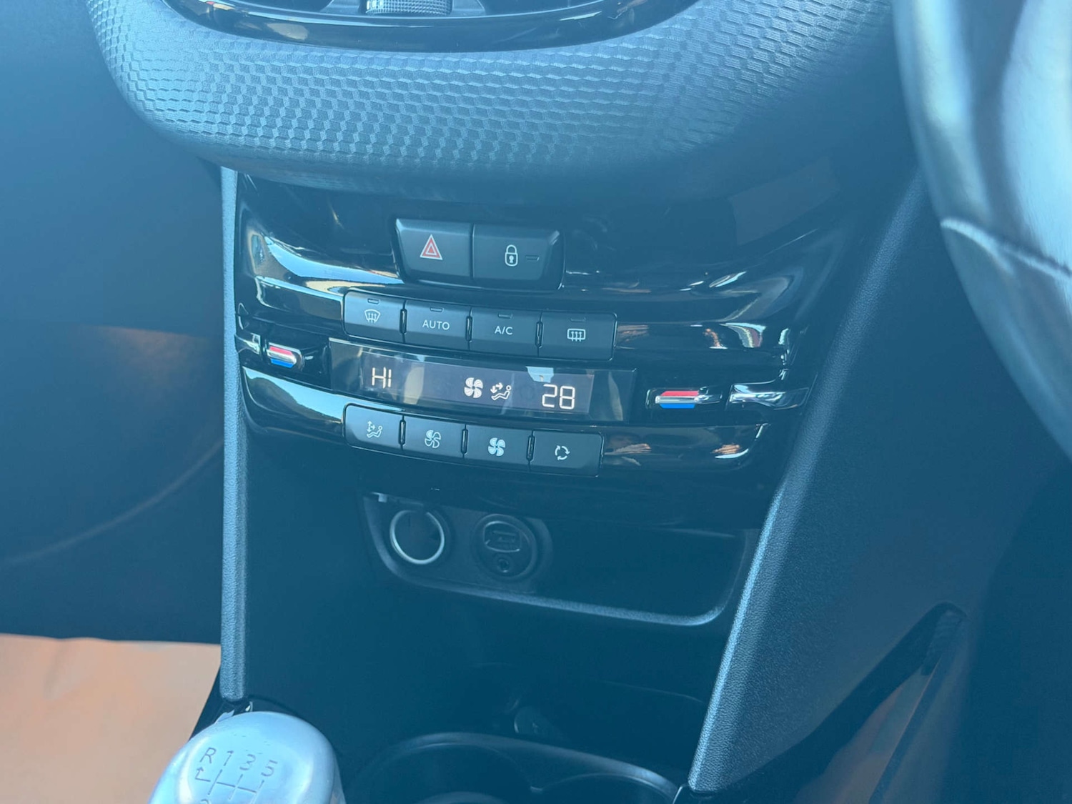 Used Peugeot 2008 2015 for sale - 78063293: Photo 27