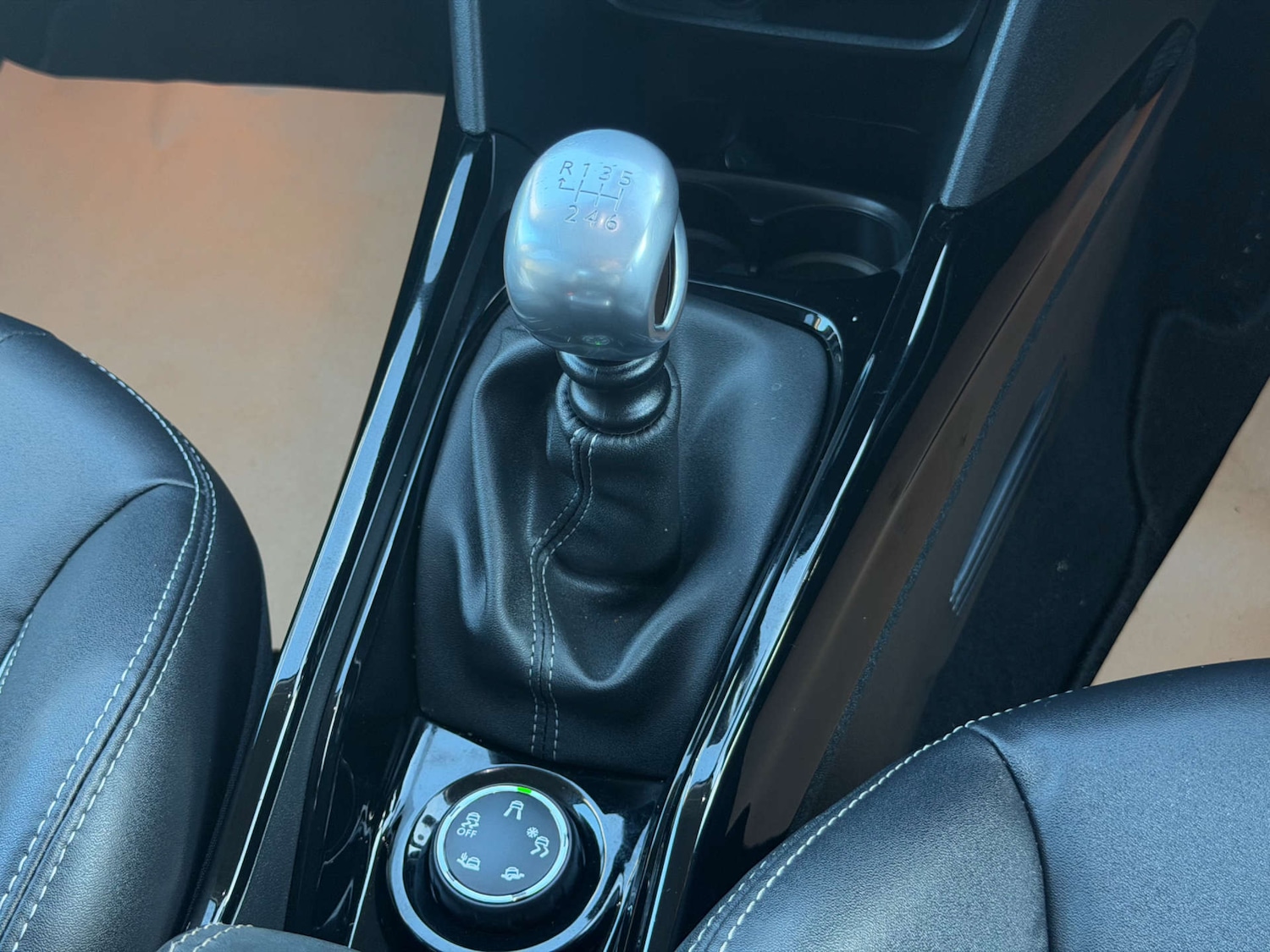 Used Peugeot 2008 2015 for sale - 78063293: Photo 28