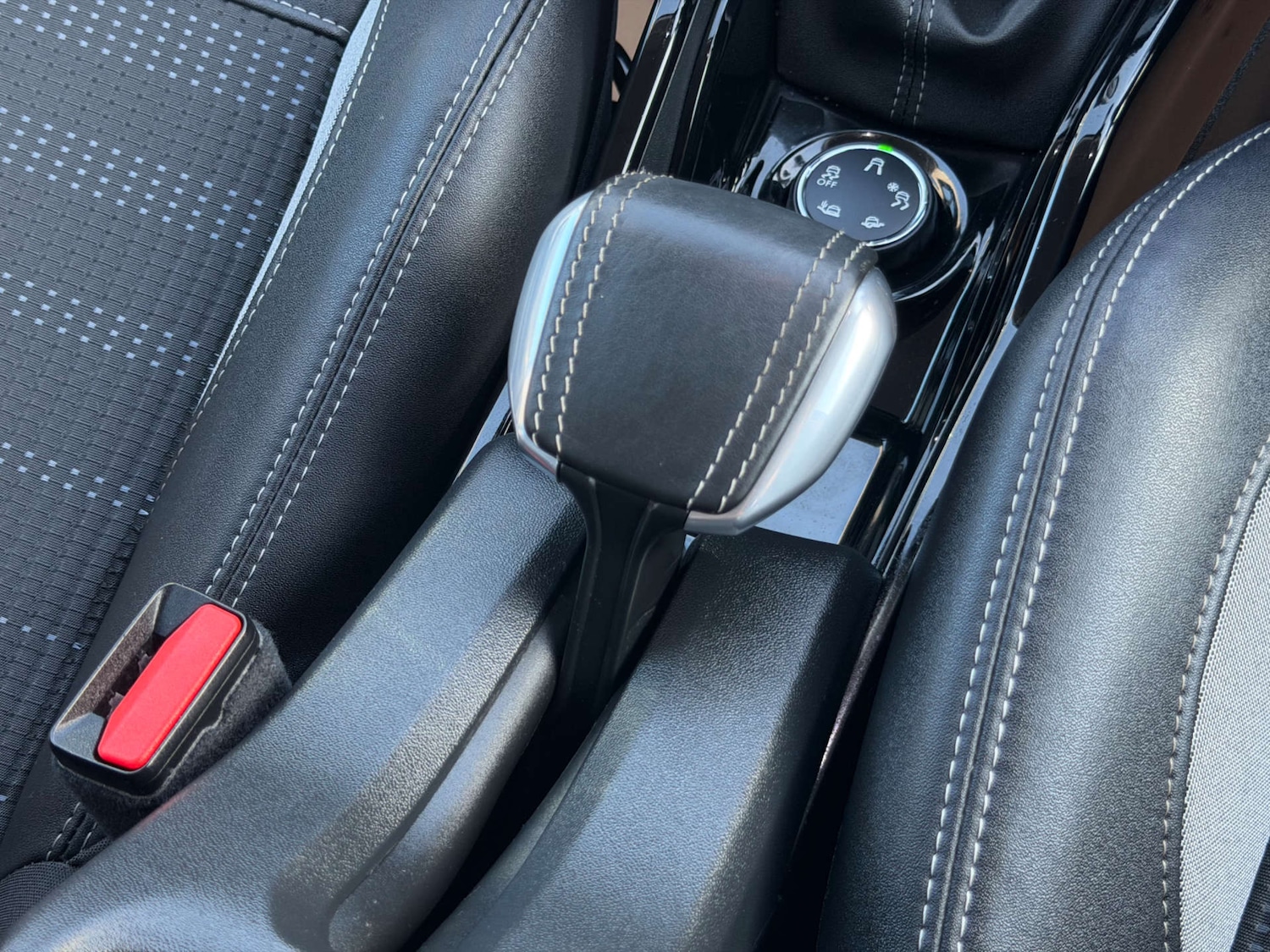 Used Peugeot 2008 2015 for sale - 78063293: Photo 29