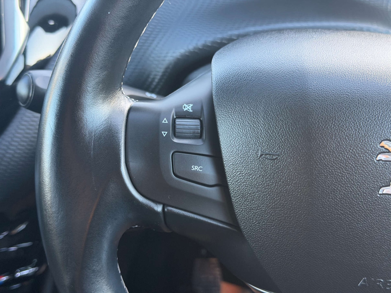 Used Peugeot 2008 2015 for sale - 78063293: Photo 32