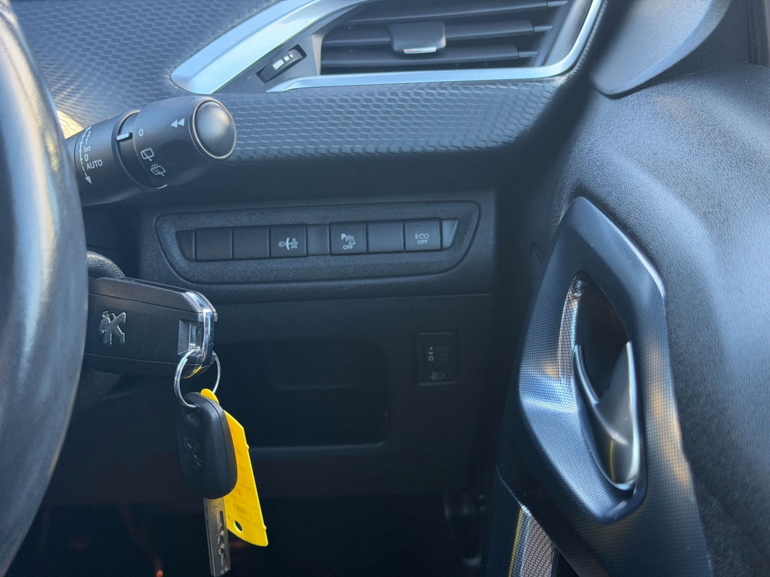 Used Peugeot 2008 2015 for sale - 78063293: Photo 34