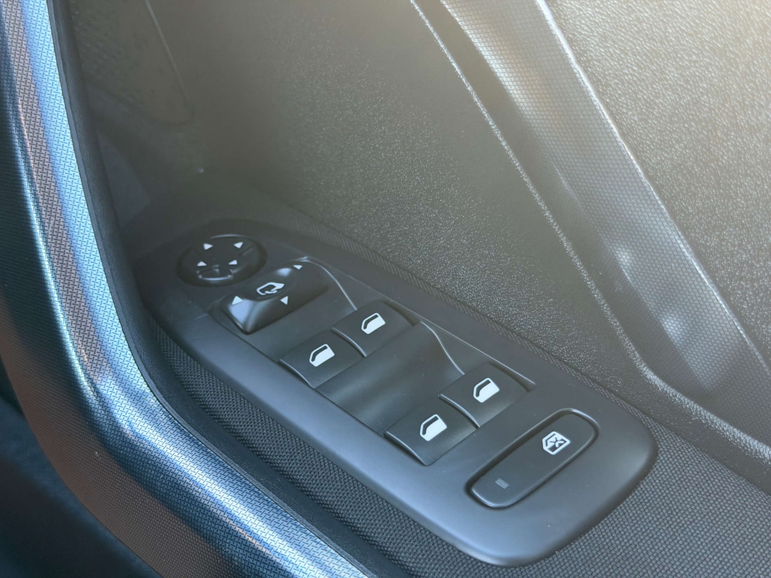 Used Peugeot 2008 2015 for sale - 78063293: Photo 35