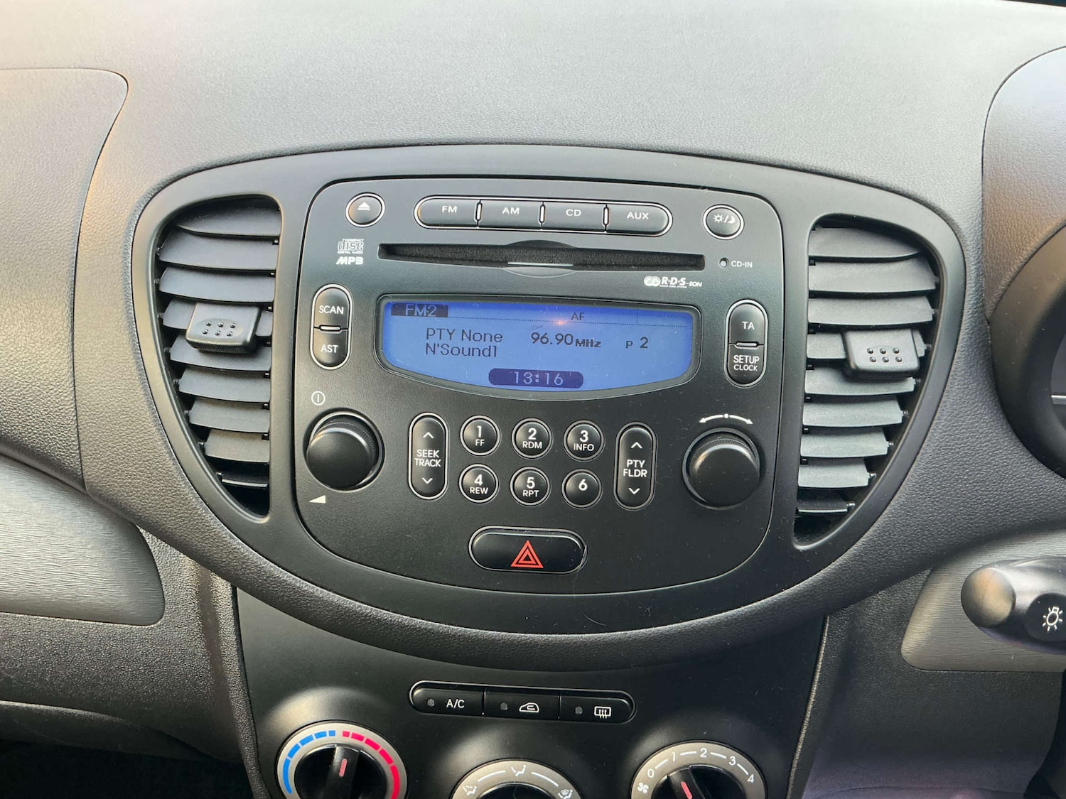 Used Hyundai i10 2012 for sale - 76606067: Photo 20