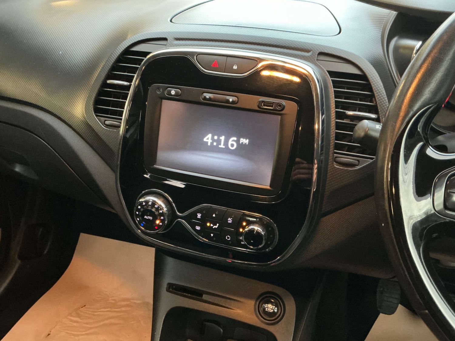 Used Renault Captur 2015 for sale - 76504453: Photo 28